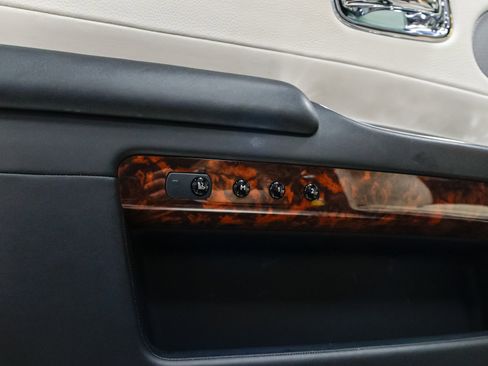 Used 2015 Rolls-Royce Ghost image 28