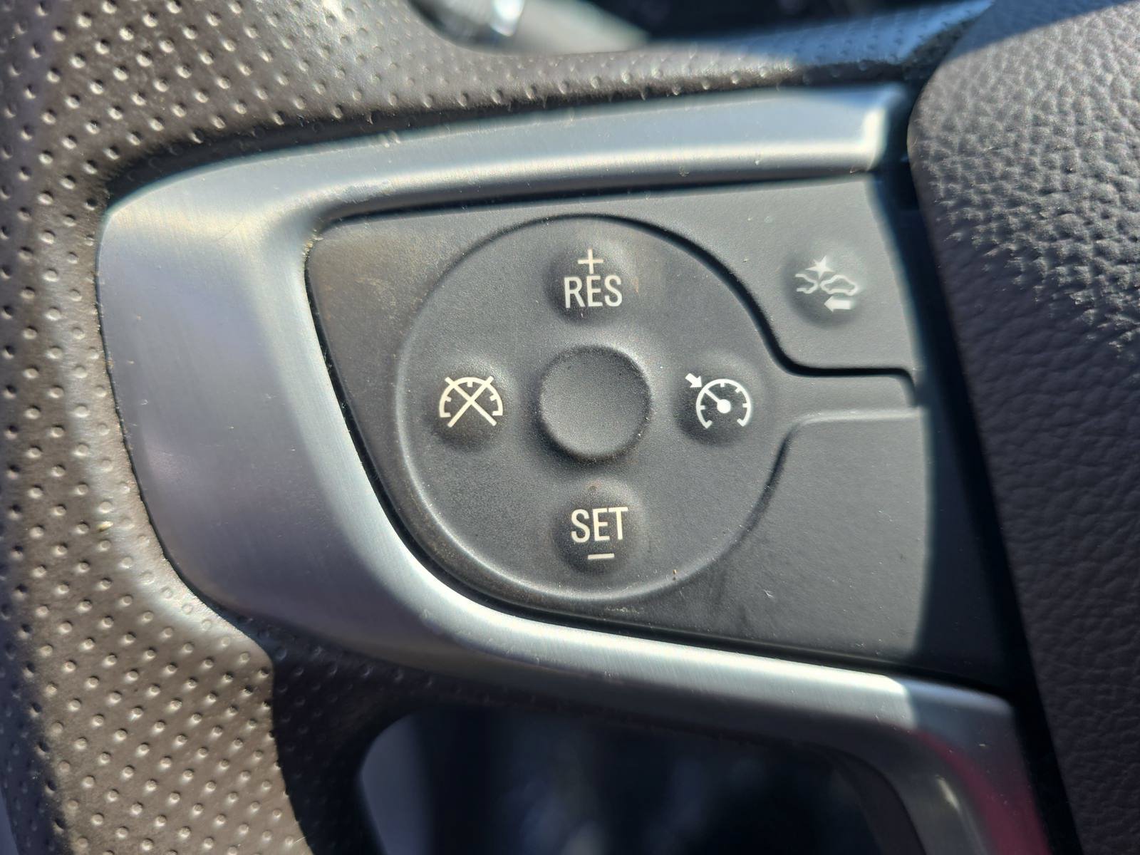 Used 2022 GMC Acadia SLE w/ Driver Convenience Package FWD image 18