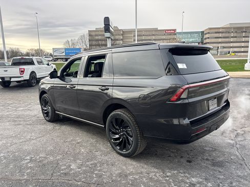 New 2026 Lincoln Navigator Reserve w/ Jet Appearance Package AWD/4WD image 5