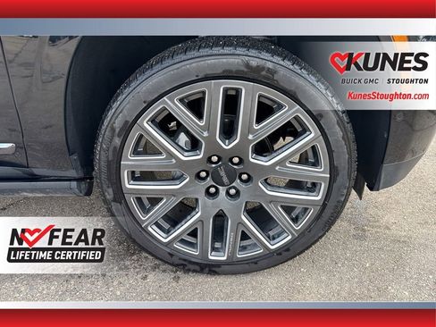 Used 2025 GMC Yukon XL Denali Ultimate w/ LPO, Floor Liner Package AWD/4WD image 15