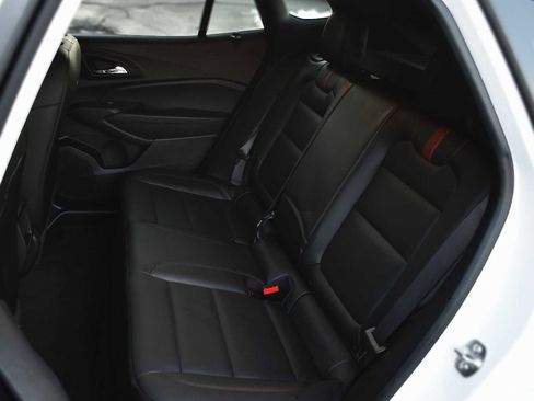 Used 2025 Chevrolet Trax RS w/ Sunroof Package image 14