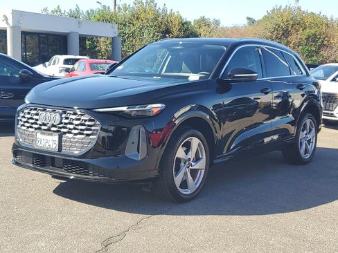 Used 2025 Audi Q5 Premium Plus w/ Premium Plus AWD/4WD image 2
