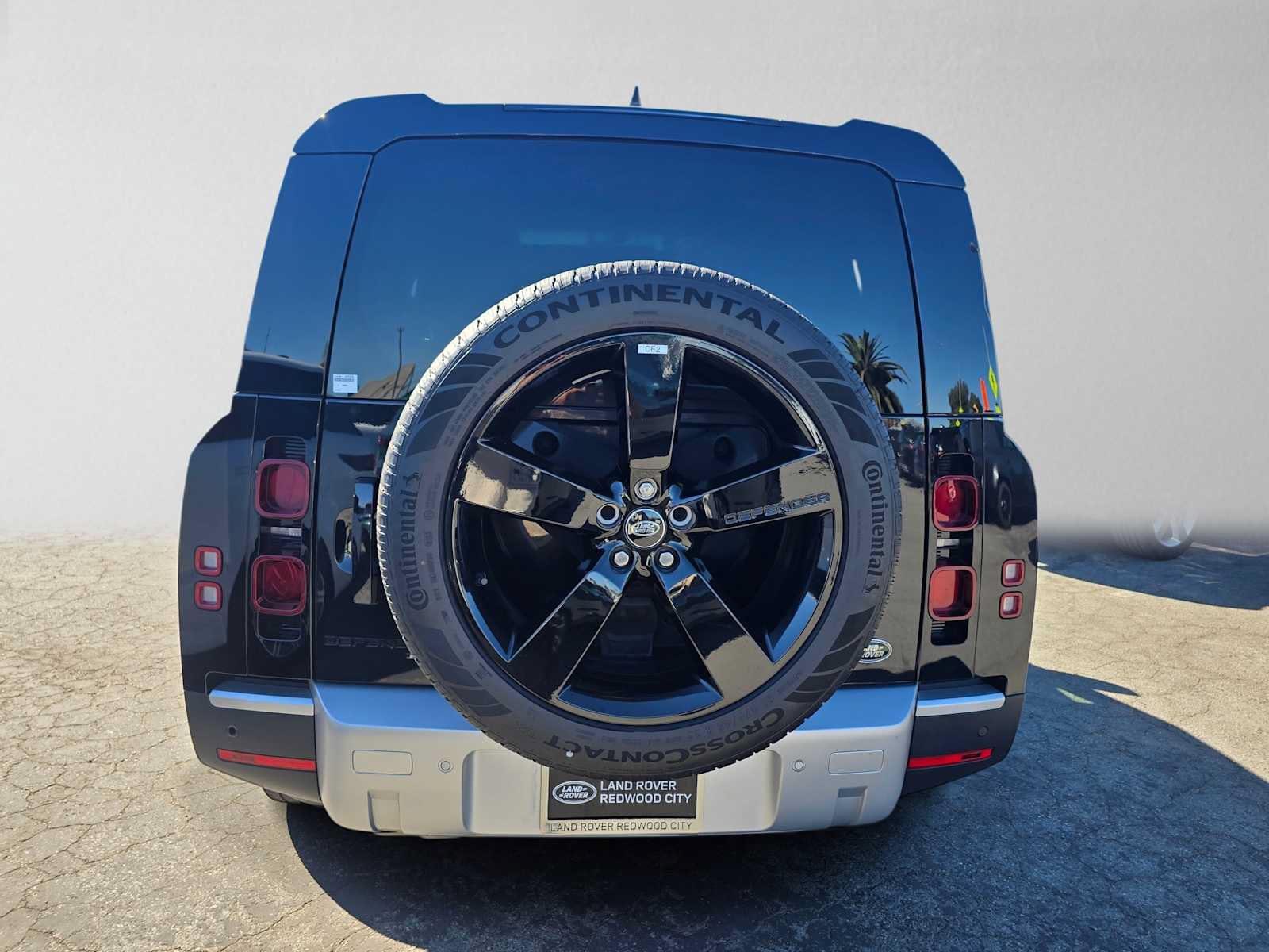 Certified 2023 Land Rover Defender 130 SE AWD/4WD image 4