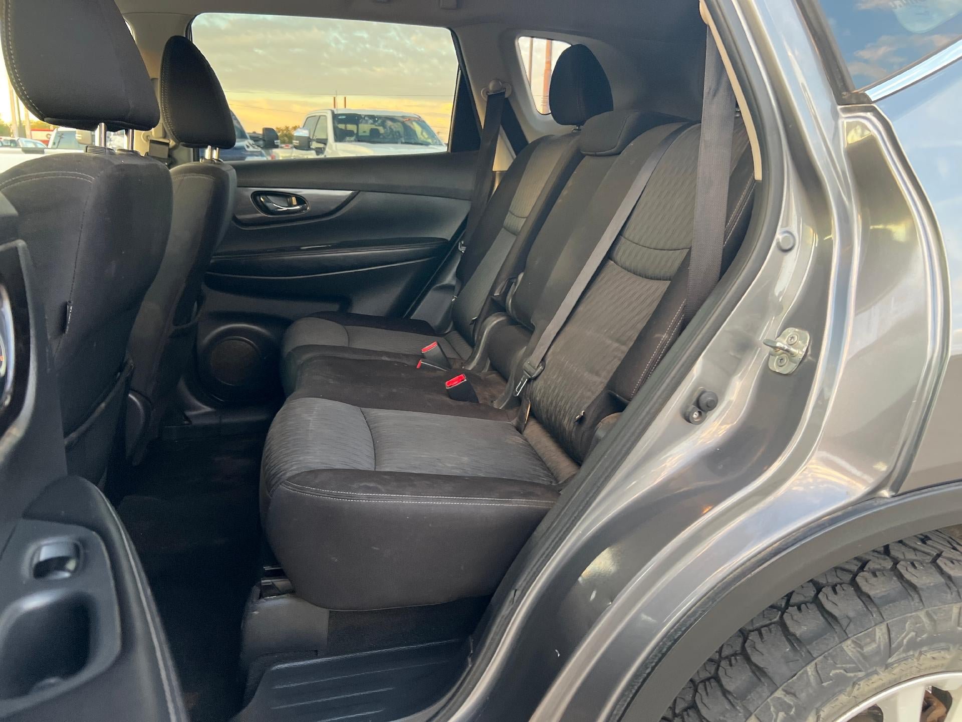 Used 2018 Nissan Rogue SV w/ Premium Package AWD/4WD image 9