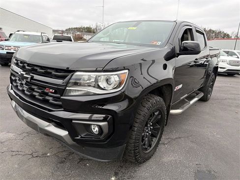 Used 2022 Chevrolet Colorado Z71 w/ Z71 Midnight Edition image 11