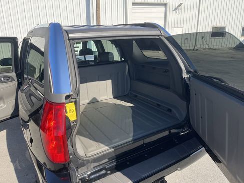 Used 2004 GMC Envoy XUV SLE image 18