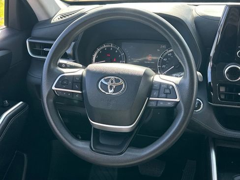 Used 2023 Toyota Highlander LE image 17
