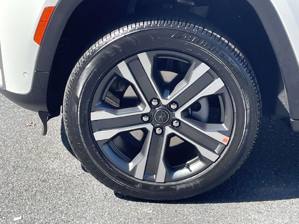 New 2027 Jeep Grand Cherokee Limited AWD/4WD image 11