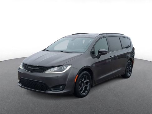 Certified 2019 Chrysler Pacifica Limited w/ S Appearance Package image 4