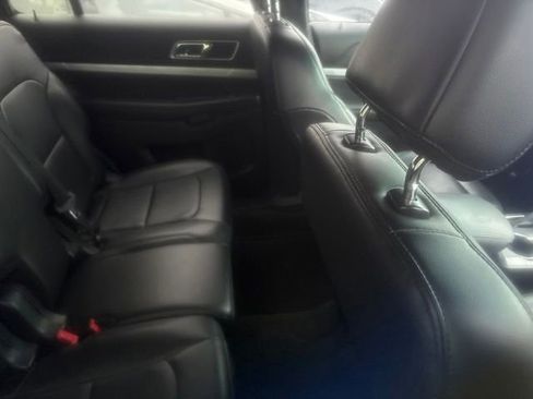 Used 2016 Ford Explorer XLT w/ Equipment Group 202A FWD image 8