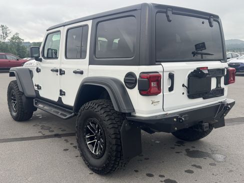 Used 2025 Jeep Wrangler Unlimited Rubicon w/ XTREMEE 35" Tire Package AWD/4WD image 5
