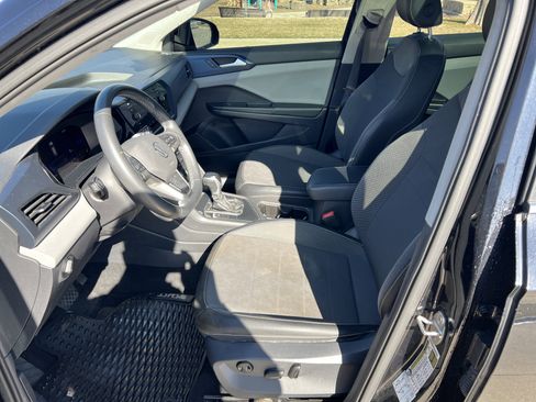 Used 2022 Volkswagen Taos SE w/ Panoramic Sunroof Package image 16