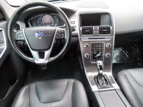 Used 2016 Volvo XC60 T5 Platinum image 14