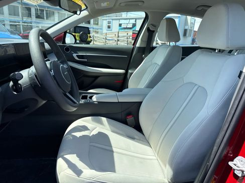 Used 2025 Hyundai Sonata SEL FWD image 14