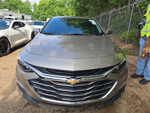 Used 2024 Chevrolet Malibu LT FWD image 2