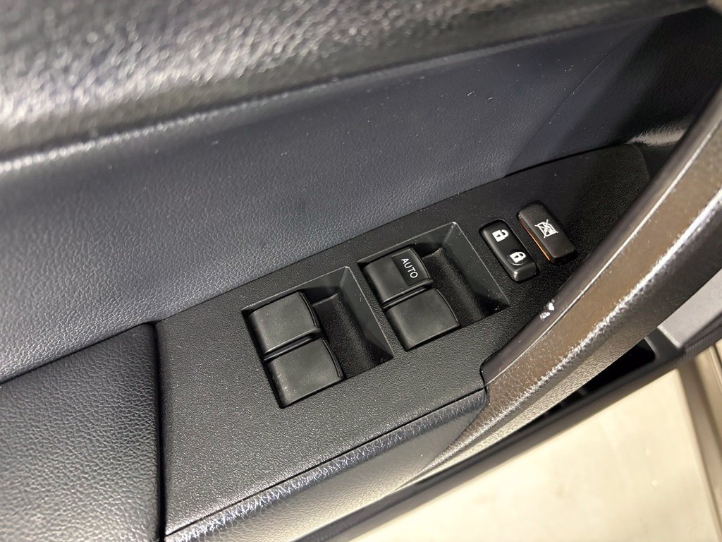 Used 2018 Toyota Corolla SE w/ SE Premium Package FWD image 13