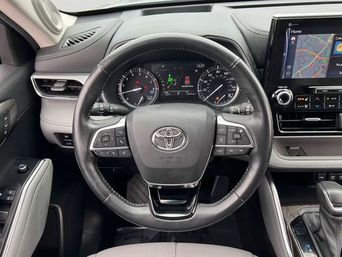 Used 2021 Toyota Highlander Platinum image 18