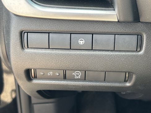 Used 2023 Nissan Rogue SV FWD image 18