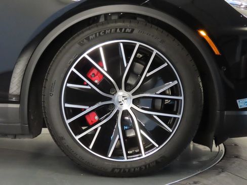 Certified 2025 Porsche Macan 4S Electric AWD/4WD image 11