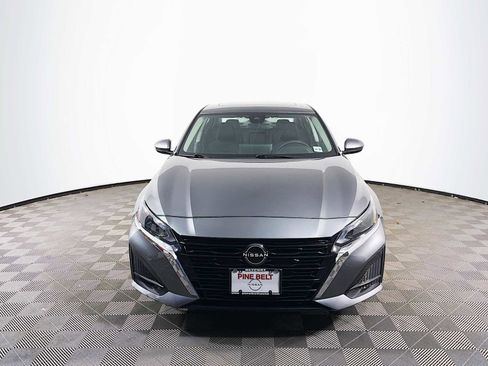 Certified 2023 Nissan Altima 2.5 SV w/ SV Premium Package AWD/4WD image 2