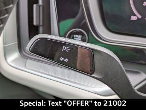 Used 2025 Porsche Cayenne image 33