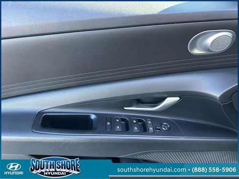 Certified 2021 Hyundai Elantra SE image 17