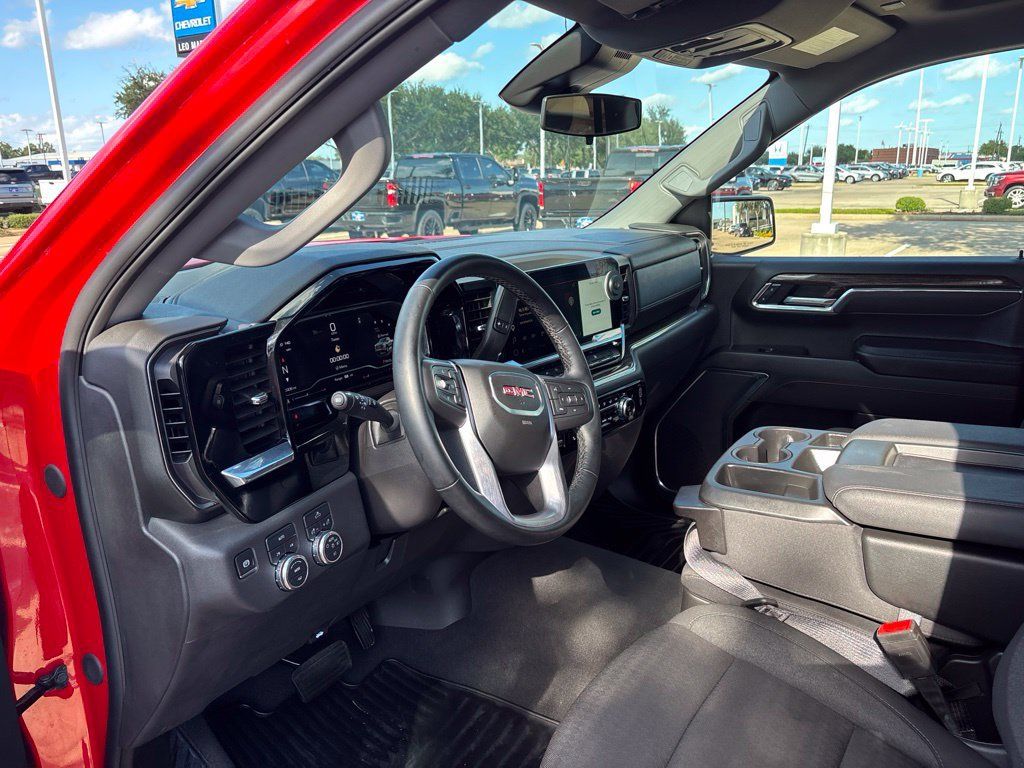 Used 2025 GMC Sierra 1500 Elevation AWD/4WD image 9
