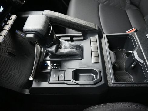 Used 2025 Toyota Tacoma SR image 21