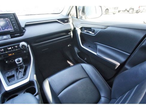 Used 2020 Toyota RAV4 XLE Premium image 13