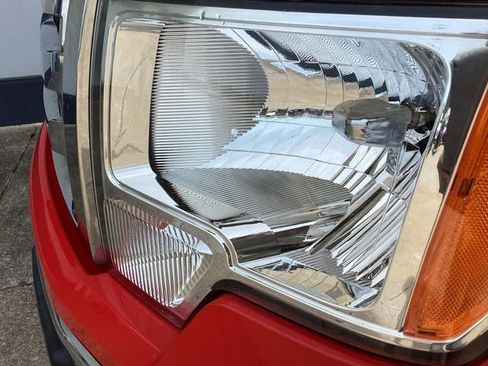 Used 2012 Ford F150 XLT AWD/4WD image 5