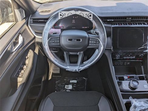 New 2025 Jeep Grand Cherokee L Altitude image 13