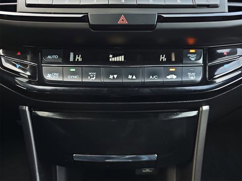 Used 2017 Honda Accord Sport image 20