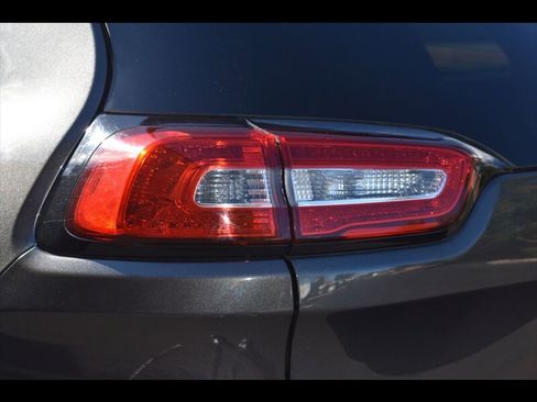 Used 2018 Jeep Cherokee Latitude Plus image 48