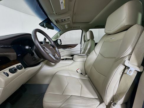 Used 2017 Cadillac Escalade Luxury image 13