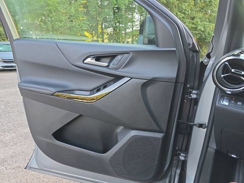 Used 2025 Chevrolet Equinox LT FWD image 31