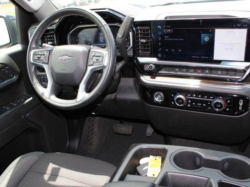 Used 2024 Chevrolet Silverado 1500 RST w/ Z71 Off-Road Package AWD/4WD image 9