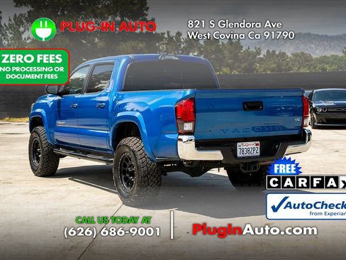 Used 2018 Toyota Tacoma SR5 RWD image 2