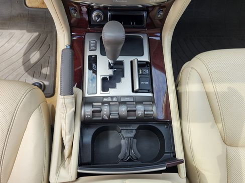 Used 2013 Lexus LX 570 4WD w/ Luxury Pkg image 19