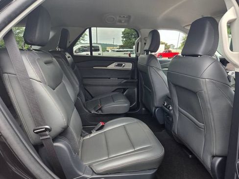 Used 2025 Ford Explorer Active w/ Active Comfort Package AWD/4WD image 18