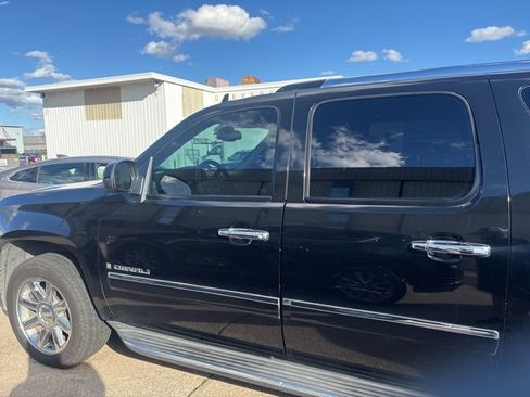 Used 2009 GMC Yukon XL Denali image 4