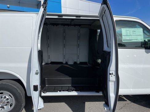 New 2025 Chevrolet Express 2500 image 25