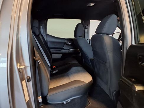 Used 2020 Toyota Tacoma TRD Off-Road w/ Technology Package image 7