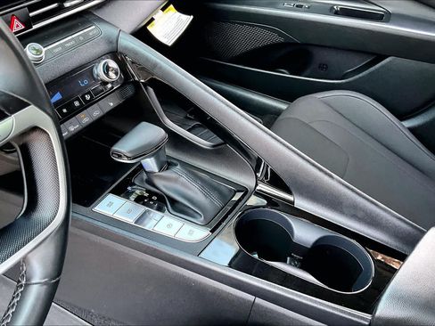 Used 2023 Hyundai Elantra SEL w/ Convenience Package FWD image 15