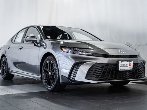 New 2026 Toyota Camry SE image 1