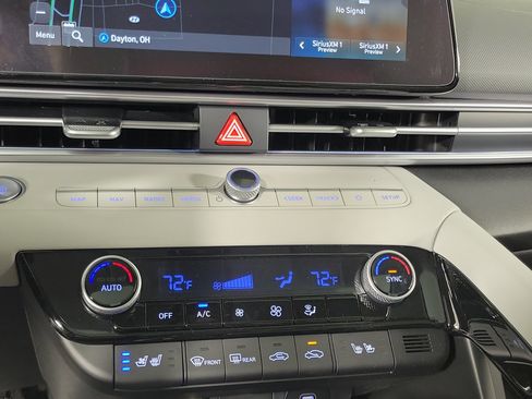 New 2025 Hyundai Elantra Limited image 16