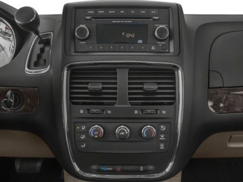 Used 2018 Dodge Grand Caravan SE image 13