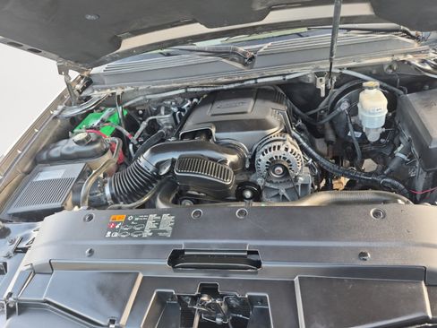 Used 2013 Chevrolet Suburban LT image 29