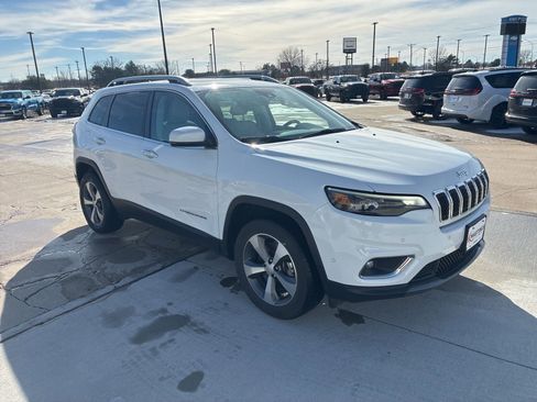 Used 2021 Jeep Cherokee Limited image 9