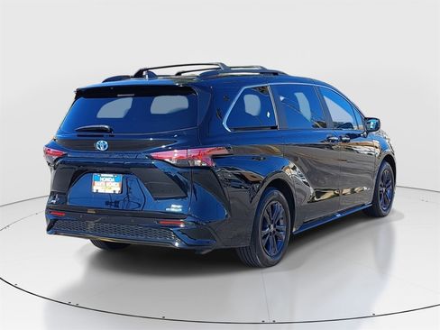 Used 2024 Toyota Sienna XSE image 5