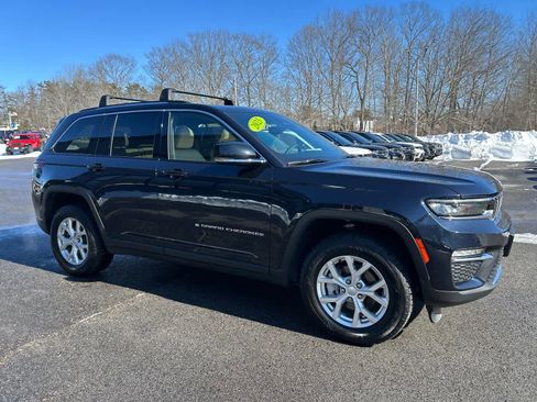 Used 2023 Jeep Grand Cherokee Limited image 2